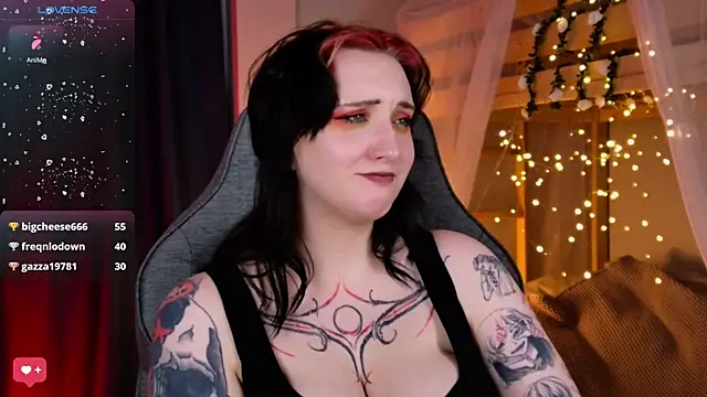 AsheLucker Adlı Modelin Canlı XXX Sohbeti