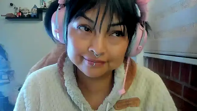 XXX chat uživo modela Shaddycute_