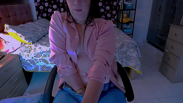 BitterMomXxx's Live XXX Chat