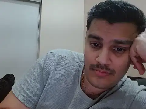 robintoit's Live XXX Chat