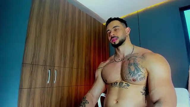 massimo_visconti Adlı Modelin Canlı XXX Sohbeti