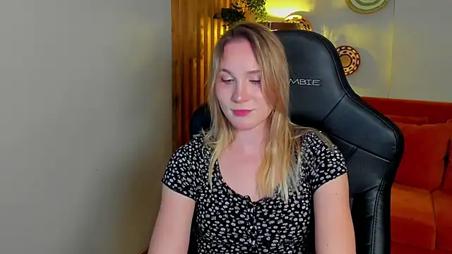 ElaraVoltage Adlı Modelin Canlı XXX Sohbeti