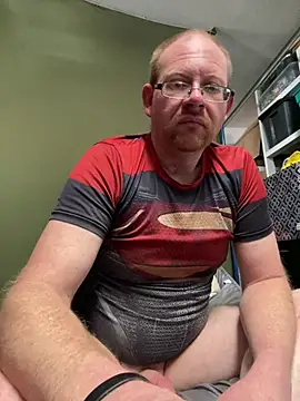 theoneandonlyniko: διαδικτυακό σόου στην κάμερα