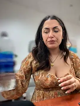 YourQueen18's Live XXX Chat