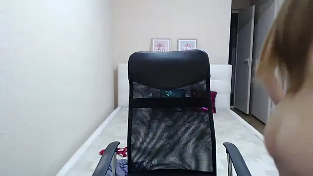 AnnaSweet18's Live XXX Chat