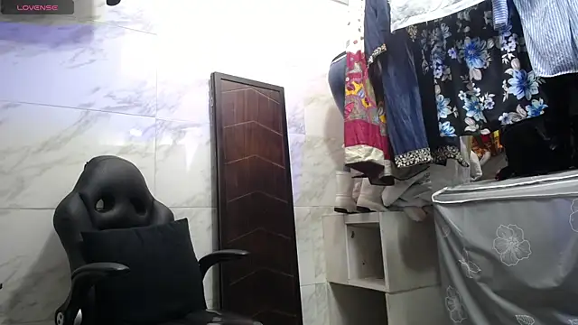 Chat XXX en directo de kyra_jeet