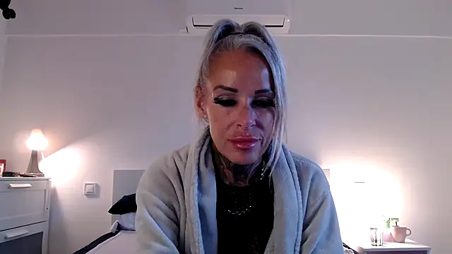 Sophie-Logan-Ink Webcam-Show