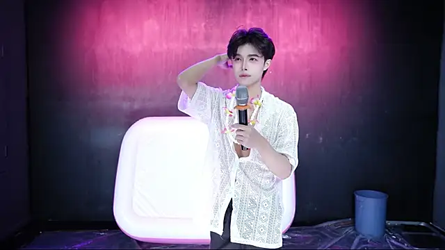 Queen-Vibe Adlı Modelin Canlı XXX Sohbeti