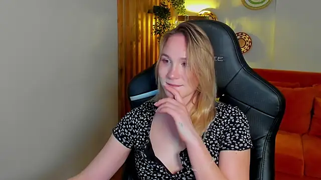 ElaraVoltage Chat XXX live