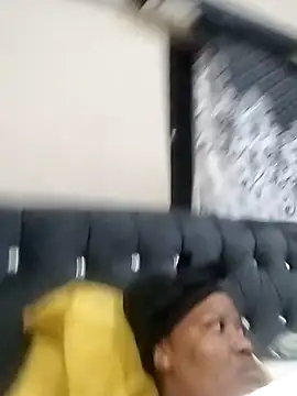 CaramelBoootie Adlı Modelin Canlı XXX Sohbeti