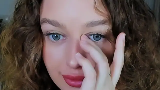 MiracleCurly's Live XXX Chat