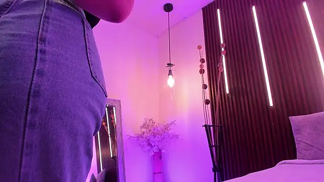 Chat XXX en directo de ArianaBaker