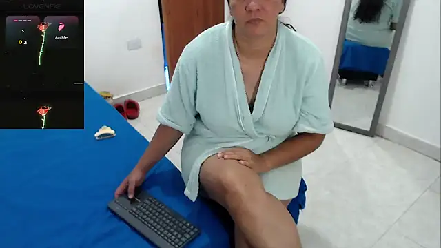 LAURA_Foxht Chat XXX live