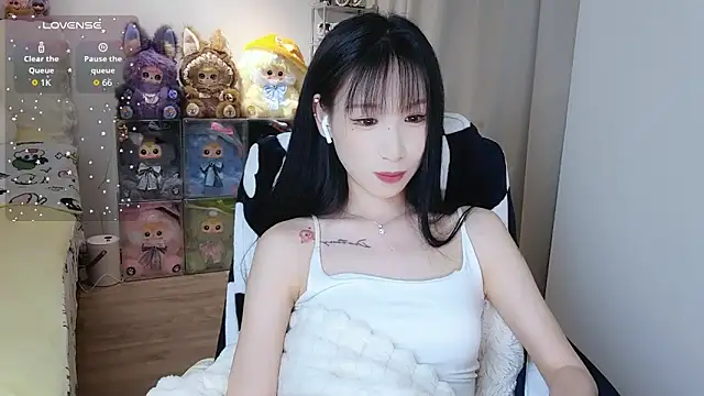 M-OTT_ Adlı Modelin Canlı XXX Sohbeti