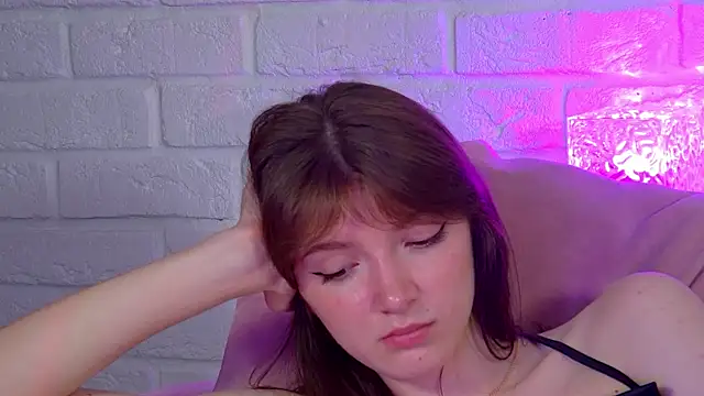 SophiaProve Adlı Modelin Canlı XXX Sohbeti