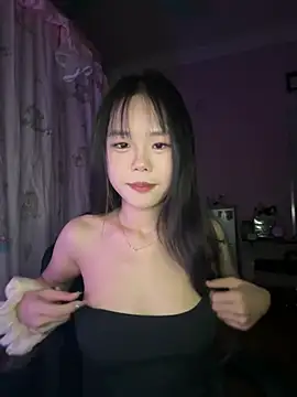 Emely-lysea Adlı Modelin Canlı XXX Sohbeti