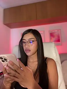 GiaEvans Adlı Modelin Canlı XXX Sohbeti