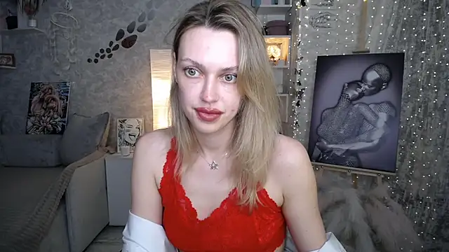 XXX chat uživo modela NickyAdamidi