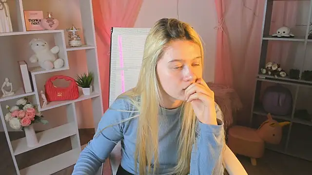 CelestineMauriac's Live XXX Chat