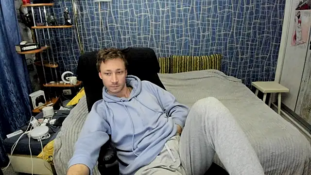 CuteBoy228: διαδικτυακό σόου στην κάμερα