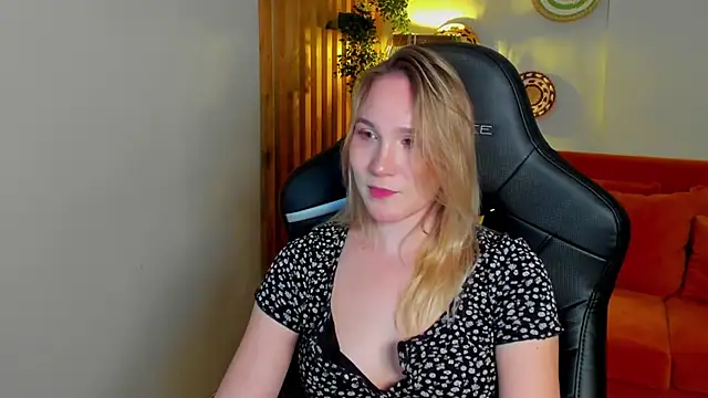 ElaraVoltage: онлайн-секс-чат