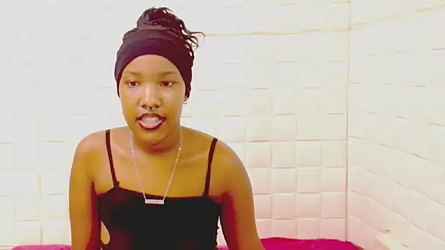 EroticSexyPrada 现场XXX聊天