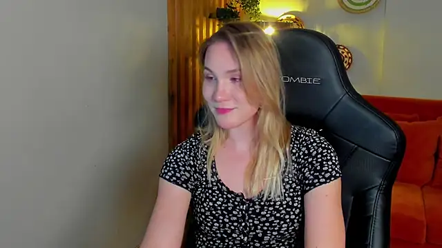 ElaraVoltage live XXX chat