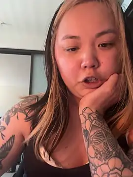 violet_lin Show in webcam