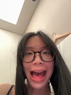 Chat XXX en directo de PetiteTight