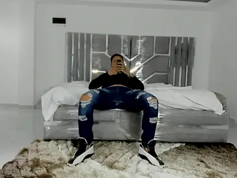 master_leather élő XXX-chatje