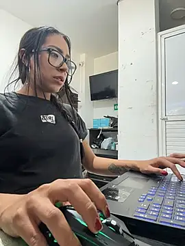 XXX chat uživo modela pregnant_sofii18