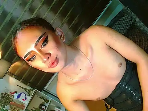 HOLLYWOOD_QUEEN_88n Webbikameraesitys