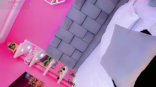 Michelle_San: διαδικτυακό σόου στην κά μερα