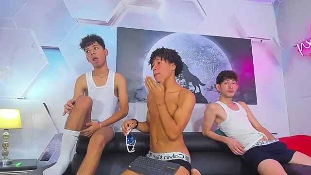 Spicy_guys: διαδικτυακό σόου στην κάμερα