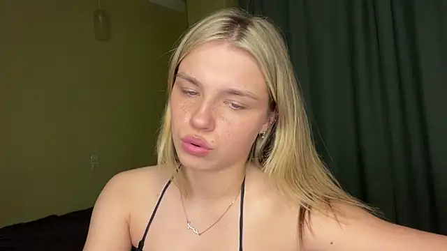 عرض كام EarthaStinett