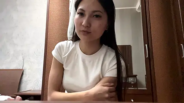 MiaPoison Adlı Modelin Canlı XXX Sohbeti