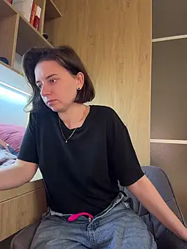 Take_Me_Awayy: διαδικτυακό σόου στην κάμερα