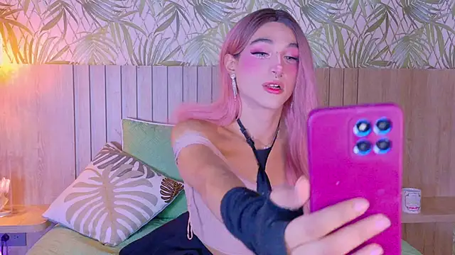 Mikavelvet08's Webcam Show