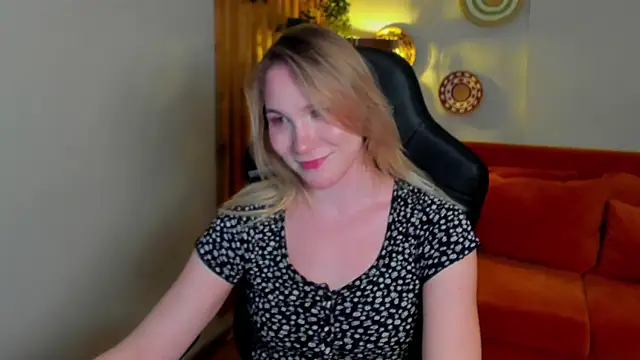 ElaraVoltage's Live XXX Chat