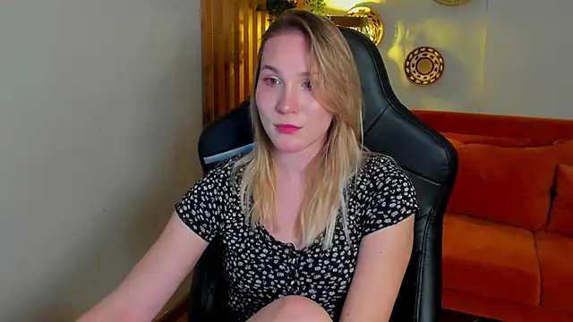 ElaraVoltage's Live XXX Chat