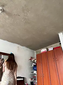 Chat +18 de Aria_roouse3 ao vivo