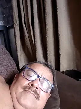 Misterymem63 Show in webcam