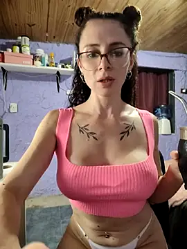 XXX chat uživo modela Nanucurlyxx