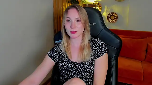 XXX chat uživo modela ElaraVoltage