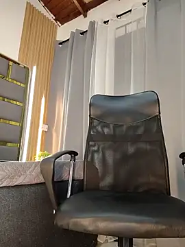 Oliver_bigblack_cock 在線直播表演