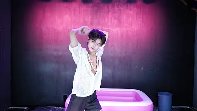 Queen-Vibe Webcamshow