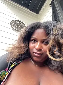 xoxoSELENAxoxo Show in webcam