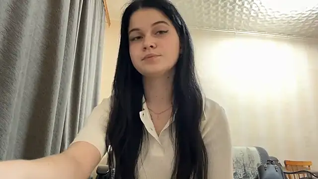 BellaLuxury Adlı Modelin Canlı XXX Sohbeti