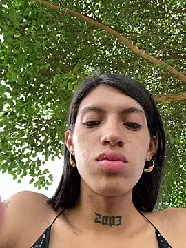 Ortegakim: διαδικτυακό σόου στην κάμερα