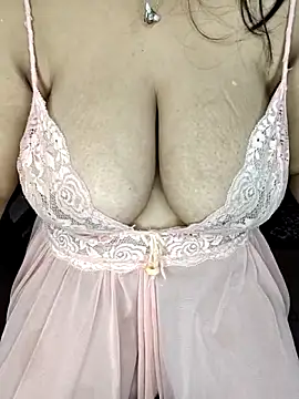 Curvy_Pooja Live XXX-chat